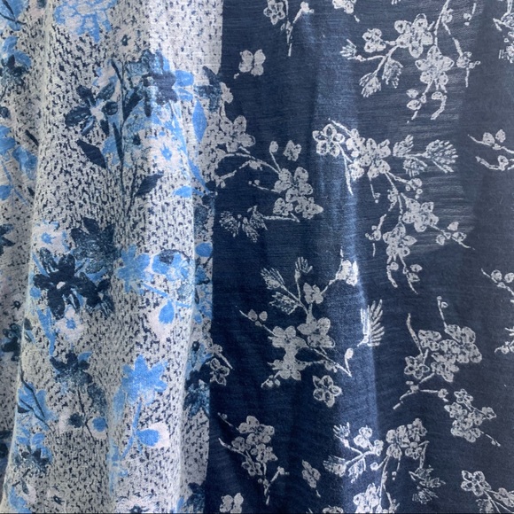 5 for 20 Lucky Brand blue floral V-neck 3/4 sleeve tee - Picture 5 of 9